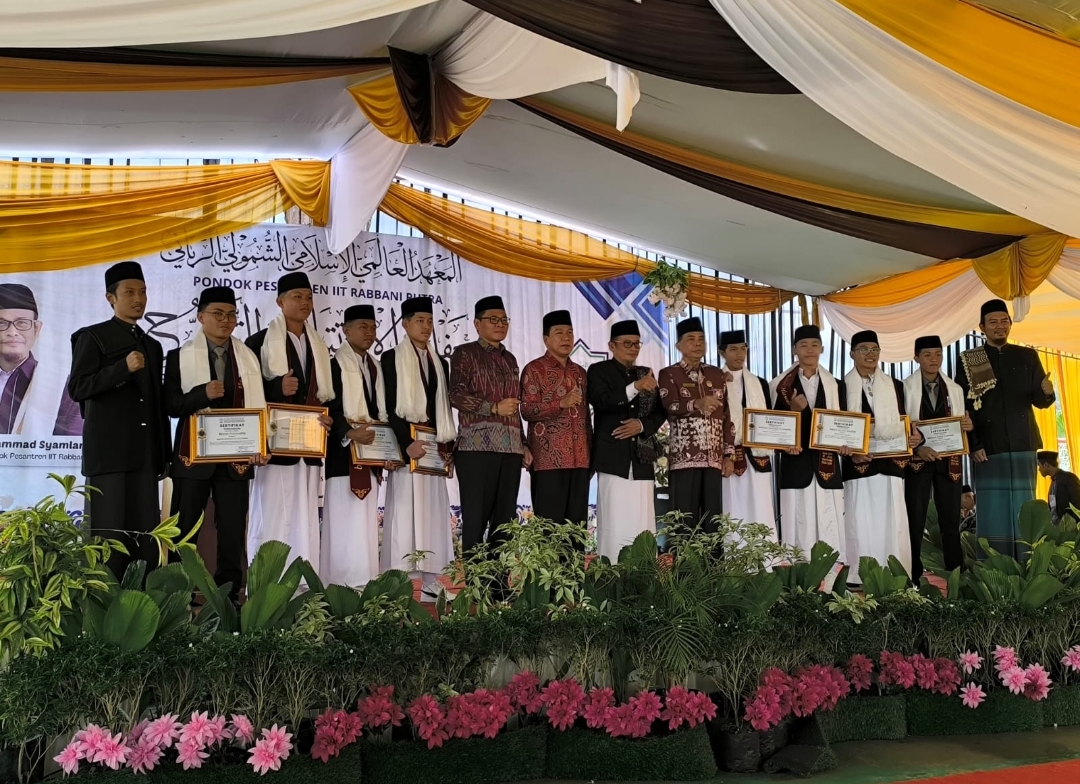 Momen Haru dan Bangga, Pondok Pesantren IIT Rabbani Putra Sukses Gelar Pelepasan Santri Angkatan VII