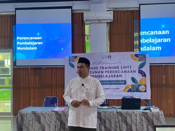 AI UNTUK GURU, BUKAN GURU UNTUK AI: MENGEMBALIKAN WAKTU MENDIDIK MELALUI PENDAMPINGAN SARING-AI