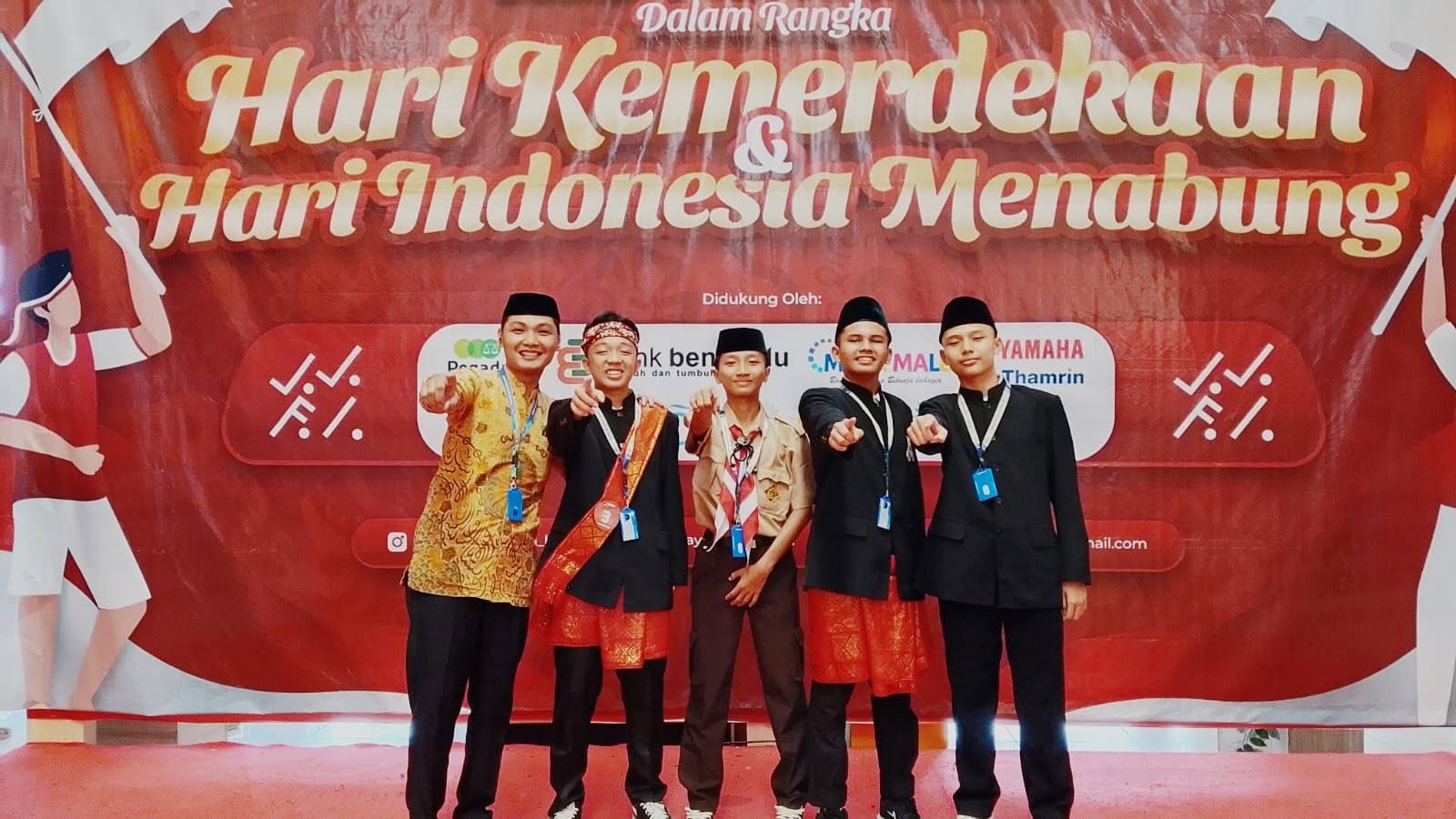 Keren! Santri SMP IT Ma'had Rabbani Borong Juara Pidato OJK di Megamall Bengkulu